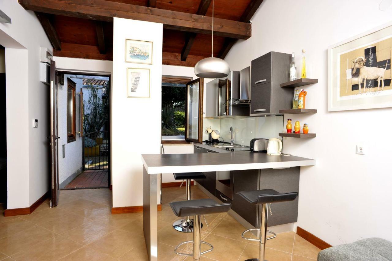 Holiday House Lena Пореч Экстерьер фото